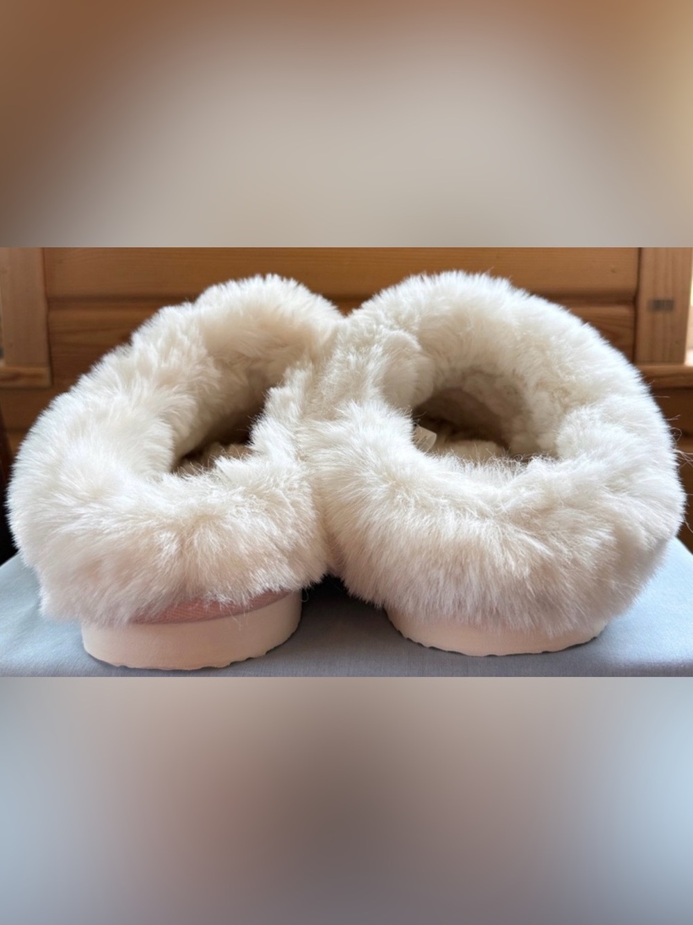 American Eagle Women's Plush Grinch Holiday Slippers in Cream 8 NWOT - Picture 5 of 14